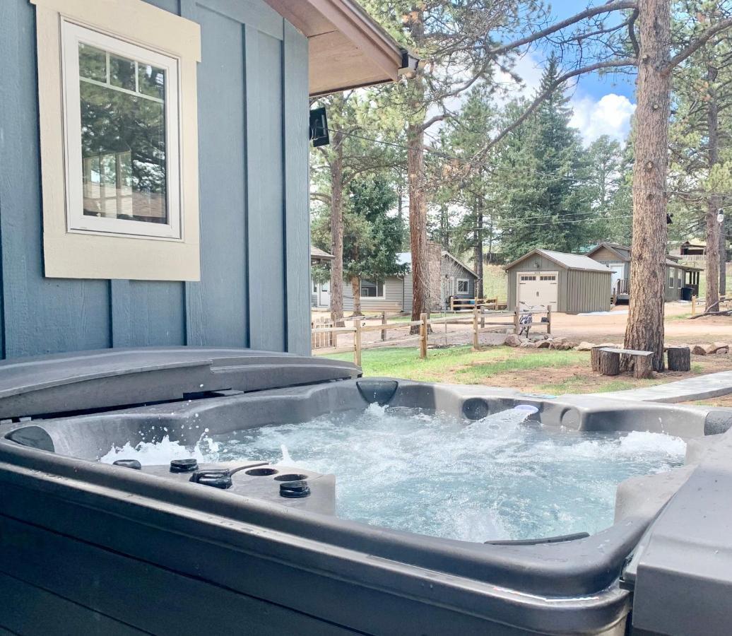 Black Bear Cabin With Hot Tub 伍德兰帕克 外观 照片